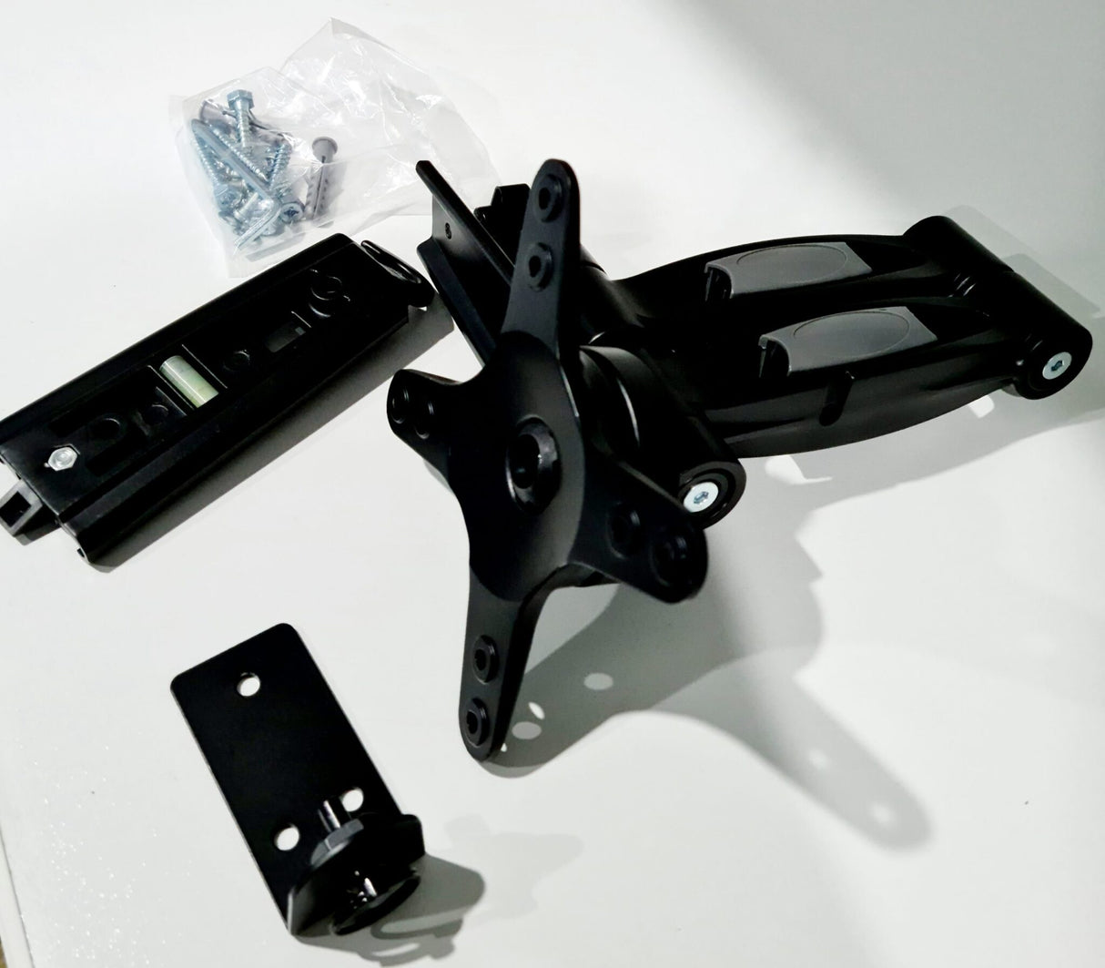 ILUMA Fully Adjustable Wall Mount for 10" to 32" TV