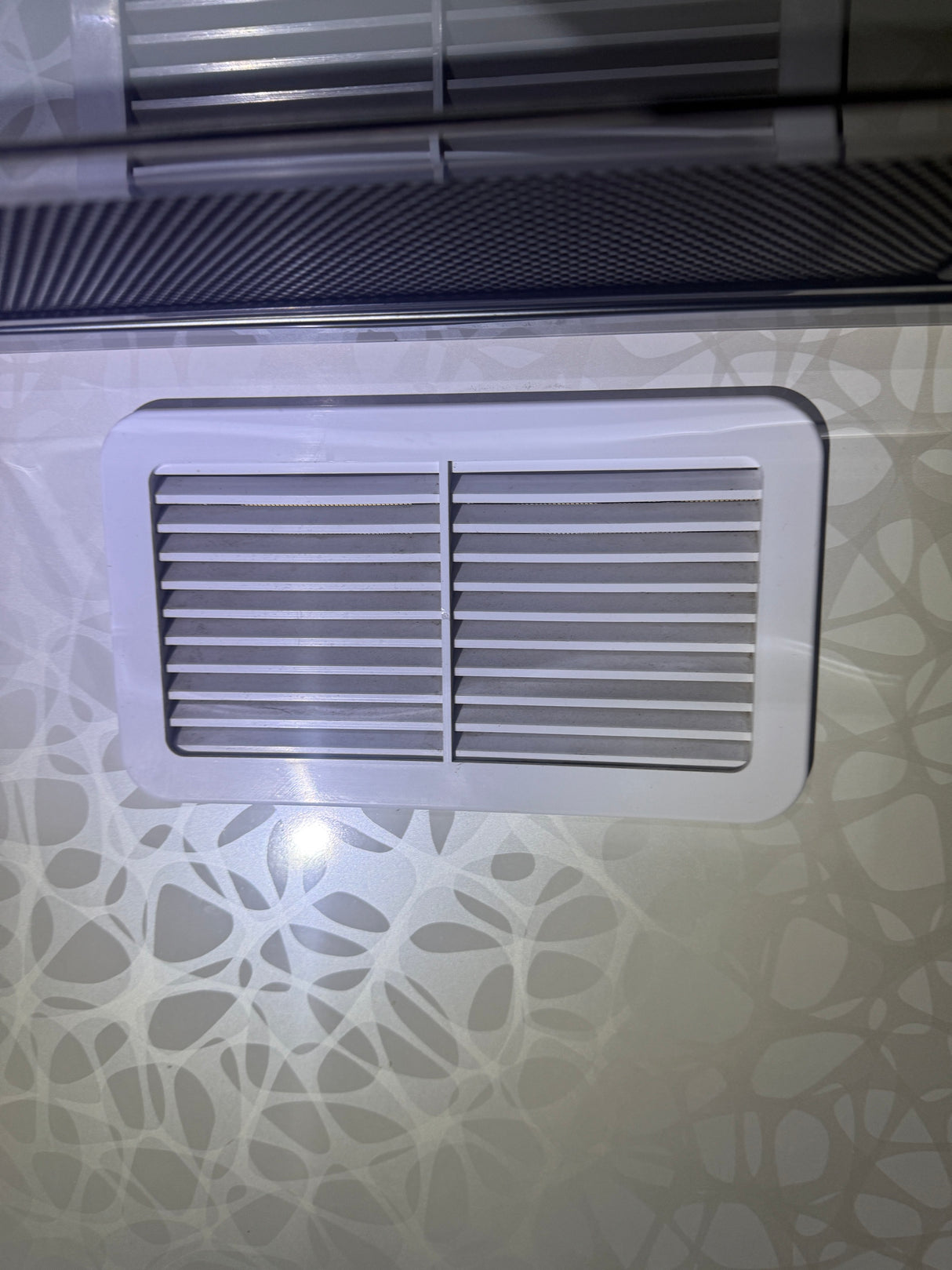 600-04102 - JAYCO 240mm x 140mm (Large) Air Vent. C6246B