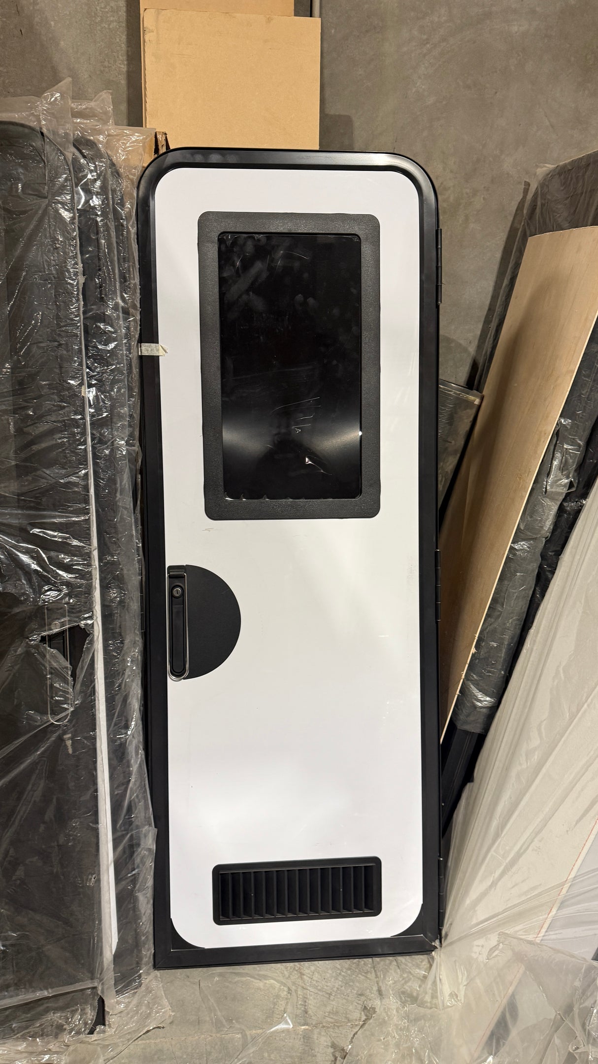 Milenco Medium Columbia White/Black Frame RH (1750 x 622mm) - some scratches
