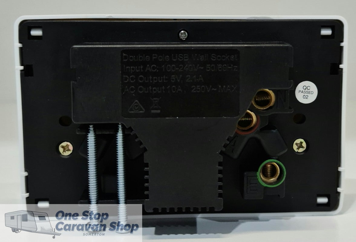 DOUBLE POLE DUAL 240V POWER POINT WITH USB CHARGING 4160 - White