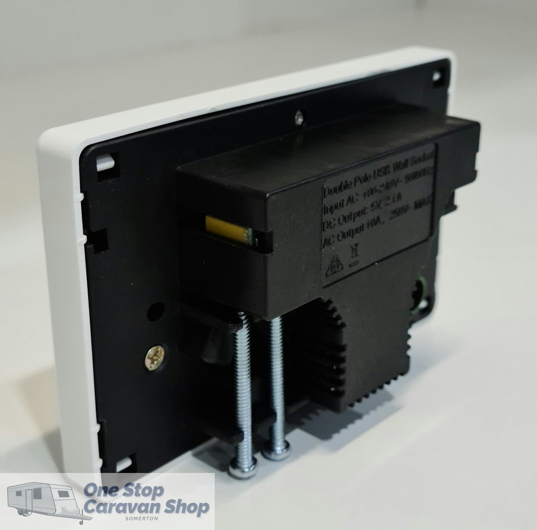 DOUBLE POLE DUAL 240V POWER POINT WITH USB CHARGING 4160 - White