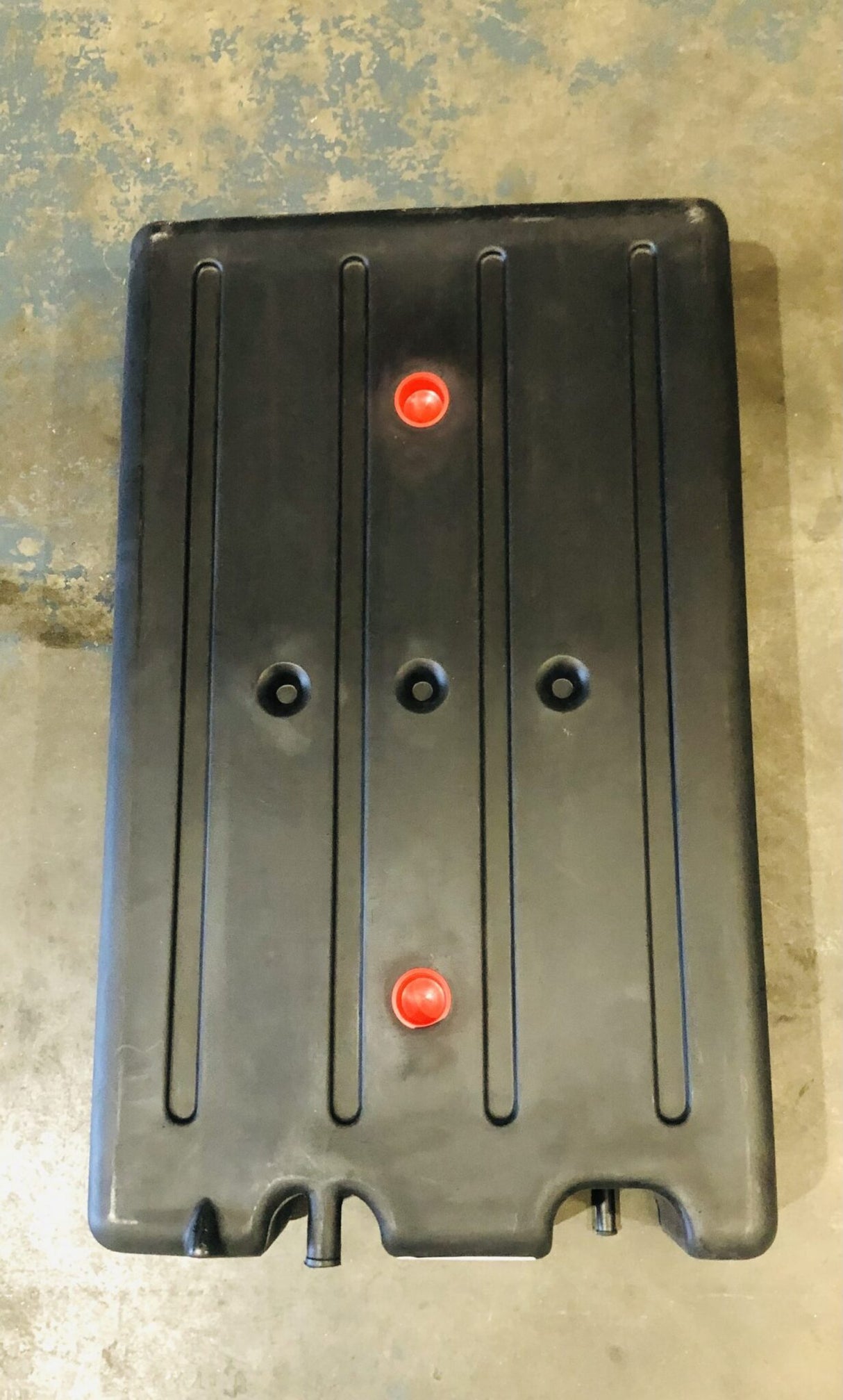 WATER TANK 63L MILLARD 863 x 508 x 165MM